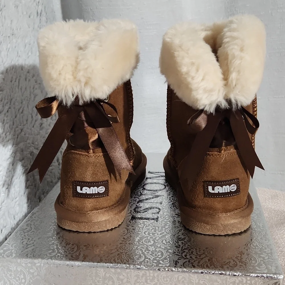LAMO Girl  Size 2. Brown Suede Boots with Cream Fur Trim
